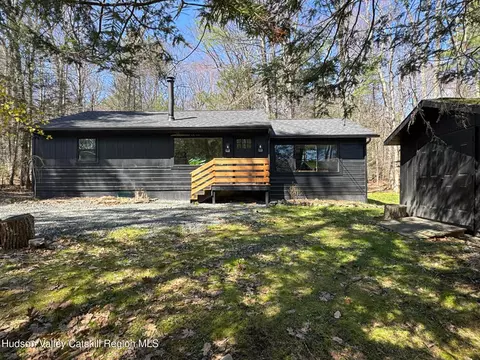 16 Burpo Ln, Kerhonkson, NY 12446