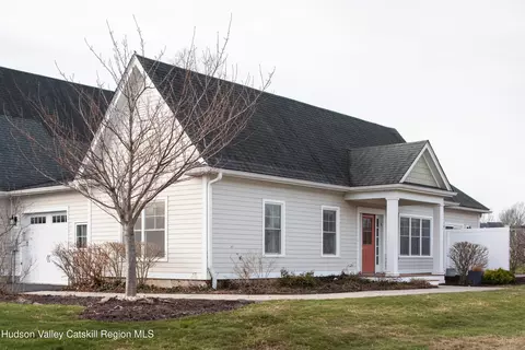 7 Sunflower Pl, Rhinebeck, NY 12572