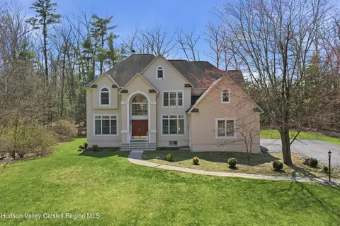45 Tall Oaks Dr, Kingston, NY 12401
