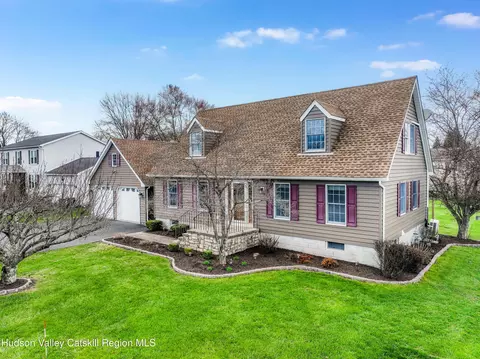 247 Bowne St, Port Ewen, NY 12466
