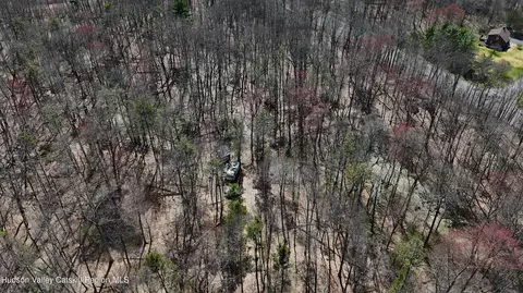 6 Estates Dr, Red Hook, NY 12571