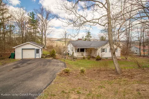 4 Old Plank Rd, Ellenville, NY 12428
