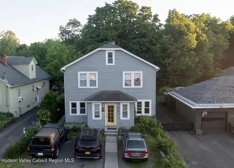 825 Union St, Hudson, NY 12534