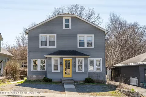 825 Union St, Hudson, NY 12534