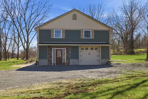 1 Lira St, Wallkill, NY 12589