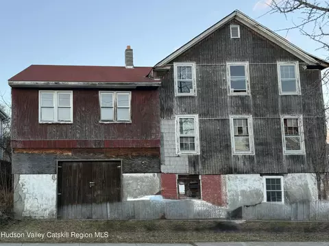 2 N Montgomery, Athens, NY 12015