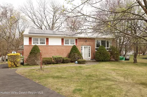 11 Ona Ln, New Windsor, NY 12553