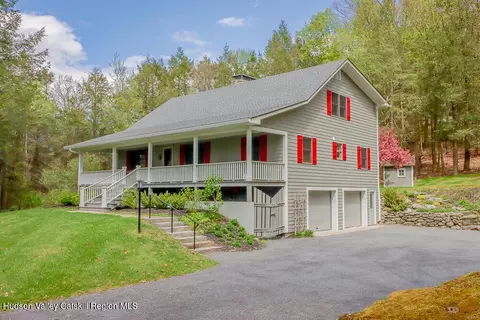 996 Dugway Rd, Chatham, NY 12037
