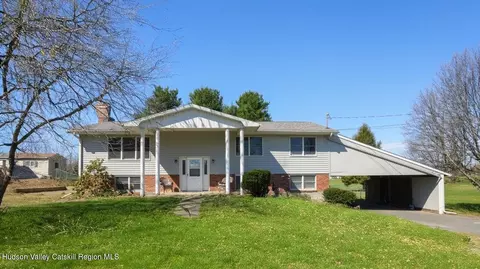 16 Spruce St, Valatie, NY 12184