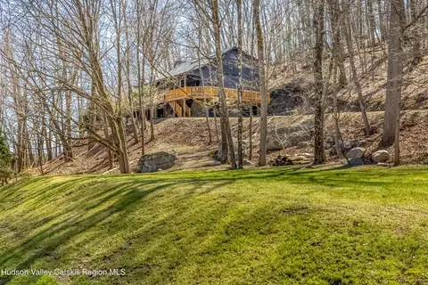 10 Deerpath Dr, New Paltz, NY 12561