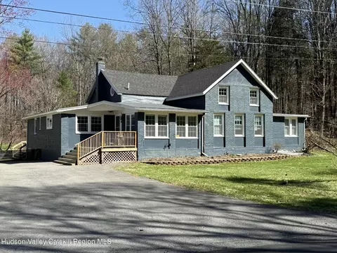 96 W Deans Mill Rd, New Baltimore, NY 12124