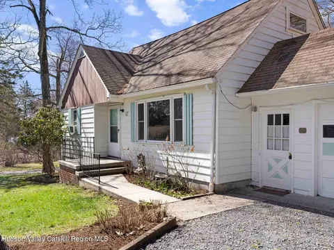 17 Hickory Ln, Glenford, NY 12433