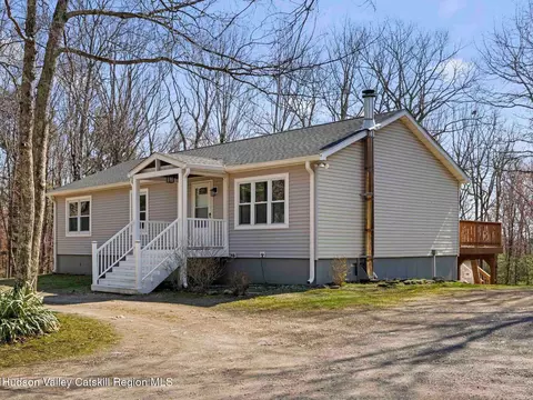 270 Ridgeview Rd, Kerhonkson, NY 12446