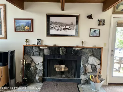 Living - 72 Hunter Dr #L-7, Hunter, NY 12442 photo 2 of 3