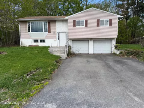77 Appletree Dr, Saugerties, NY 12477