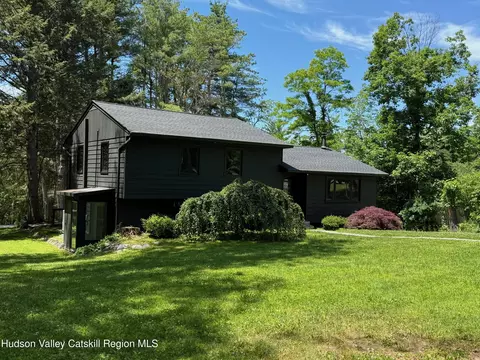 361 Allen Rd, Salt Point, NY 12578