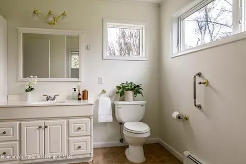 Bath - 596 Hoagerburgh Rd, Wallkill, NY 12589 photo 2 of 2