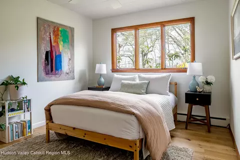 Bedroom - 596 Hoagerburgh Rd, Wallkill, NY 12589 photo 4 of 4