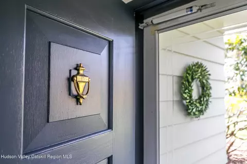 Entry Way - 596 Hoagerburgh Rd, Wallkill, NY 12589 photo 1 of 2