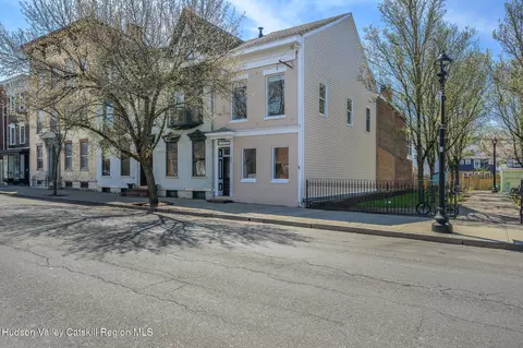237 Warren St, Hudson, NY 12534