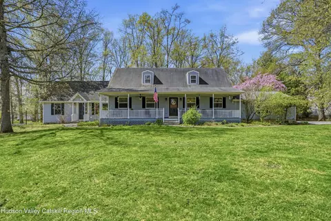 18 Elizabeth Dr, Tivoli, NY 12583