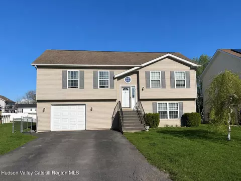 36 Arthur Ave, Hudson, NY 12534