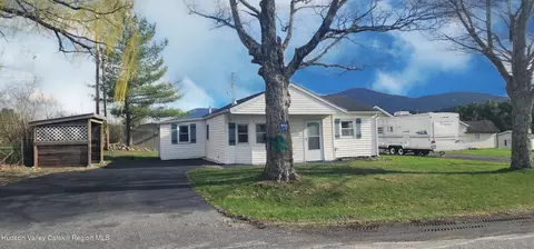 231 Stone Bridge Rd, Cornwallville, NY 12418