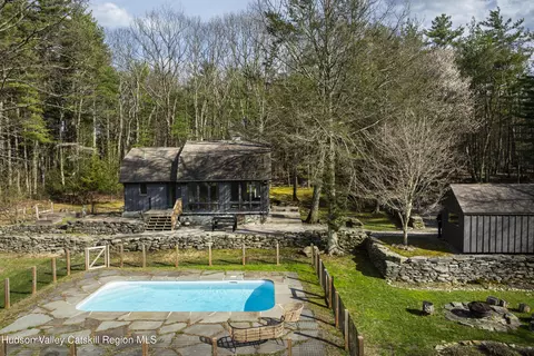 22 Rocky Mountain Rd, Kerhonkson, NY 12446