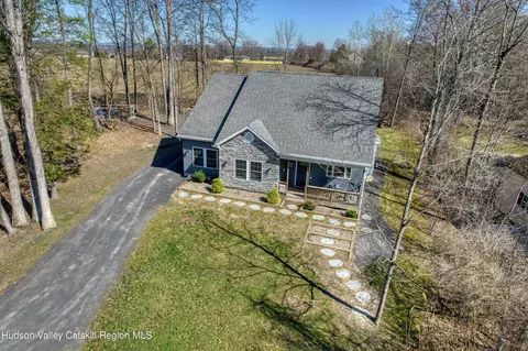 286 Sleepy Hollow Rd, Athens, NY 12015