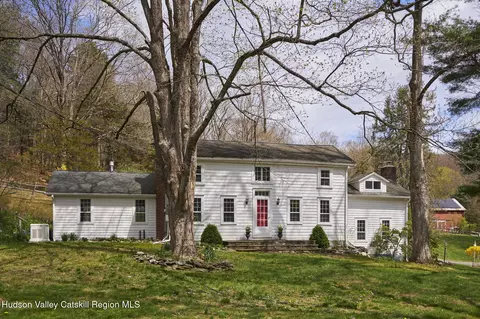 457 Round Lake Rd, Rhinebeck, NY 12572