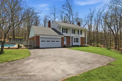 31 Hawleys Corners Rd, Highland, NY 12528