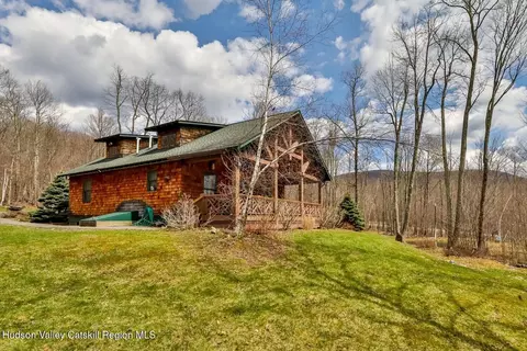 15 Hardwood Rd, West Kill, NY 12492