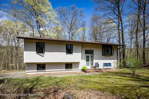 109 Hilltop Rd, Rhinebeck, NY 12572
