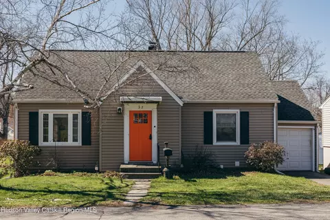 32 Ten Broeck Ave, Hudson, NY 12534