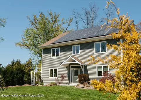 10 Taylor St, New Paltz, NY 12561
