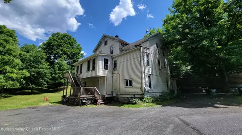 22 Spring St, Chatham, NY 12037