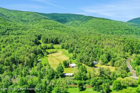 21 Long Rd, West Kill, NY 12492