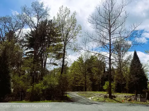 147 Putt Ln, Kingston, NY 12401