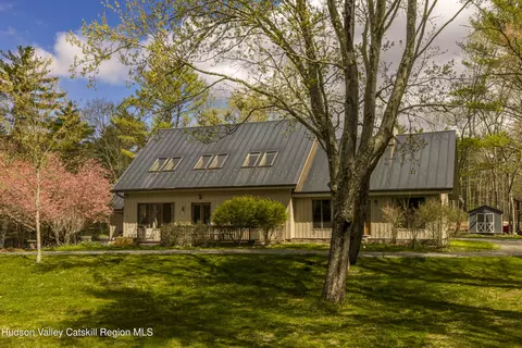 115 Bellwood Ln, Saugerties, NY 12477