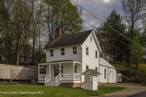 18 James St, Rhinecliff, NY 12574