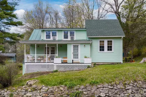 452 Mountain Rd, High Falls, NY 12440