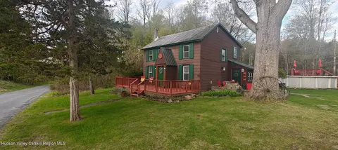 171 Willow Brook Dr, Surprise, NY 12176