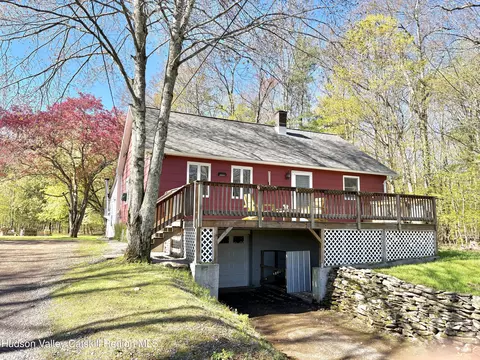 81 Mountain Turnpike Rd, Catskill, NY 12414