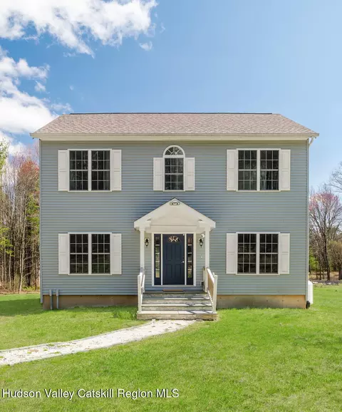 44 Pine Ln, Saugerties, NY 12477
