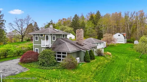 79 Hornbeck Rd, Poughkeepsie, NY 12603
