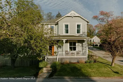 12 Charles St, Rhinecliff, NY 12574