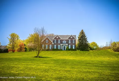 32 Sanford Dr, New Paltz, NY 12561