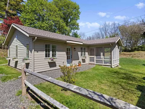 555 Mountain View Ave, Hurley, NY 12443