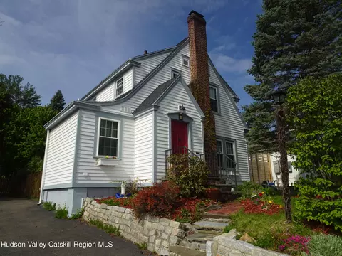 1 Storm Ave, Hudson, NY 12534