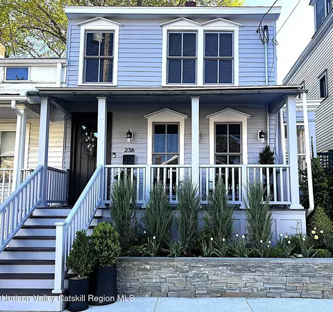 238 Allen St, Hudson, NY 12534